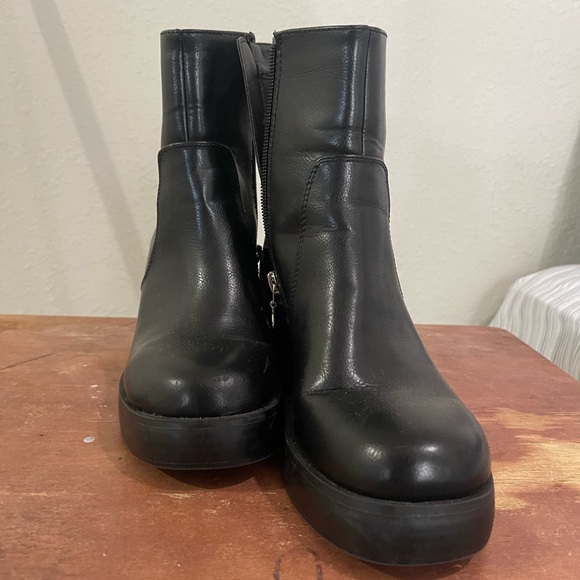 Leather boots - Picture 2 of 2